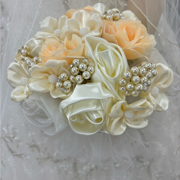 Artificial bridal bouquet - Picture 12 of 12